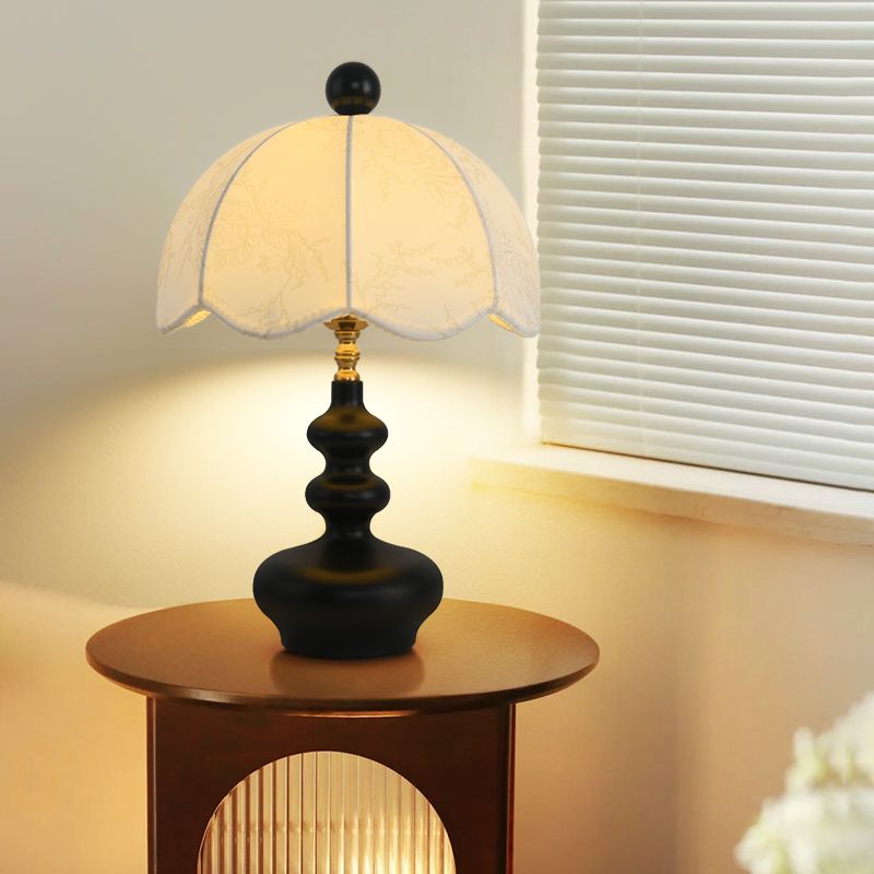 https://www.homezakka.com/ja-frill-shade-table-lamp-p52675.htm